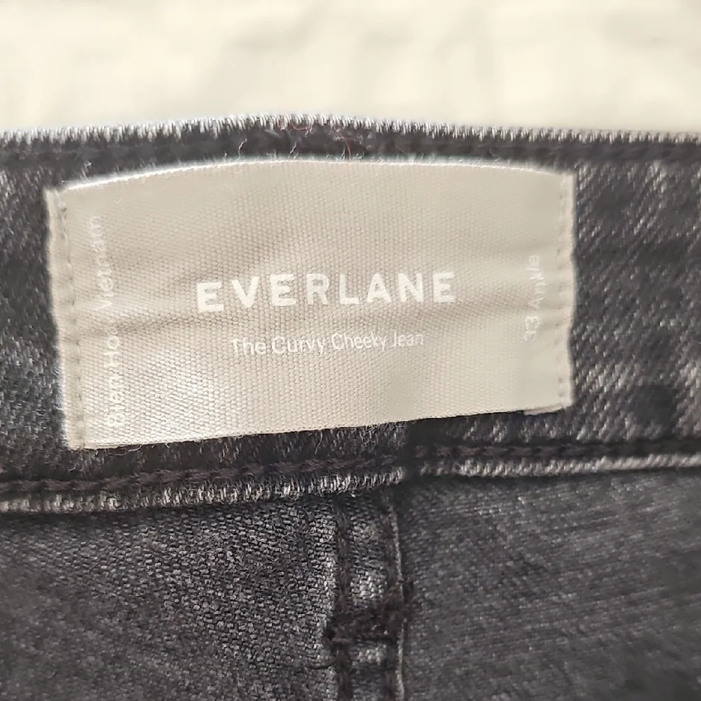 Everlane Charcoal Curvy Cheeky Jeans - Picture 3 of 3